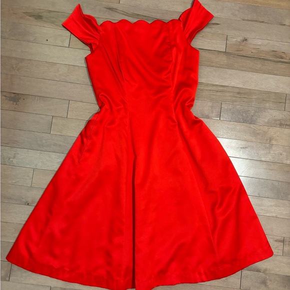 Badgley Mischka Red Scallop Off the Shoulder Dress size 4 - Picture 4 of 9